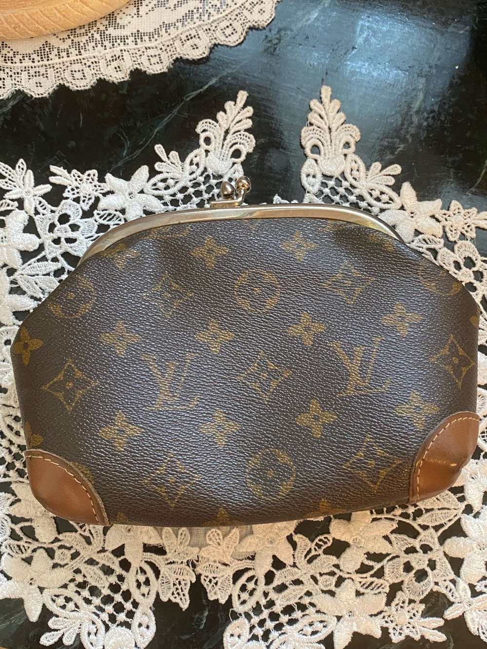 Authentic vintage Louis Vuitton Monogram Kiss Lock Clutch Coin Purse Cosmetic